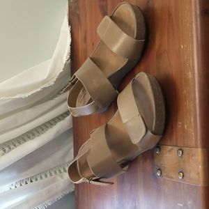 Clarks Collection Velcro wedges tan women's size 9, eu size 40